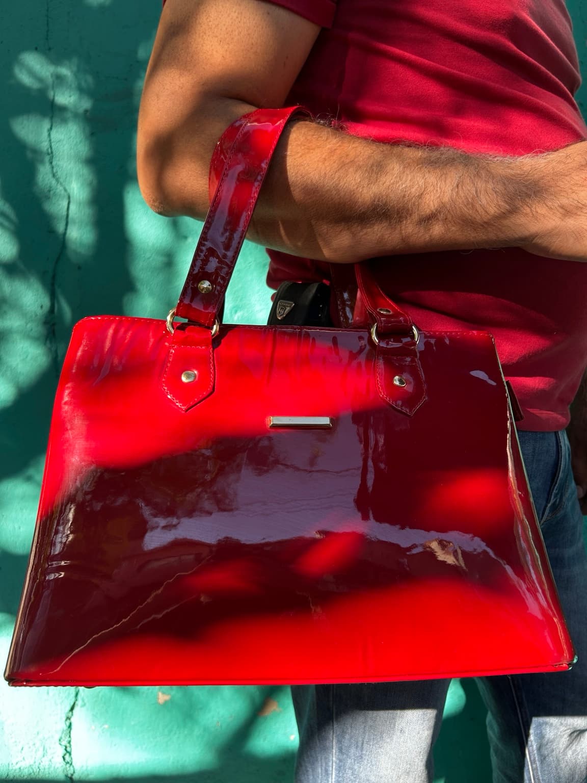 Bolsa grande de charol rojo ANAYKA
